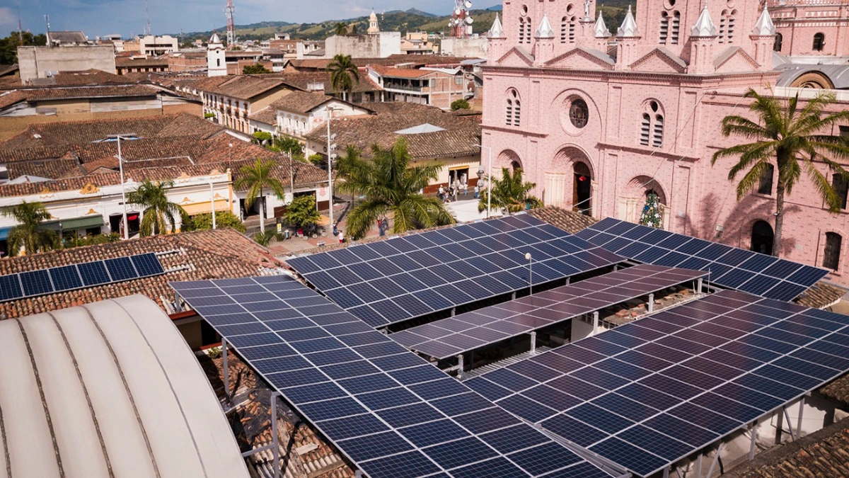 Plata solar La Casa del Peregrino, Buga - 6