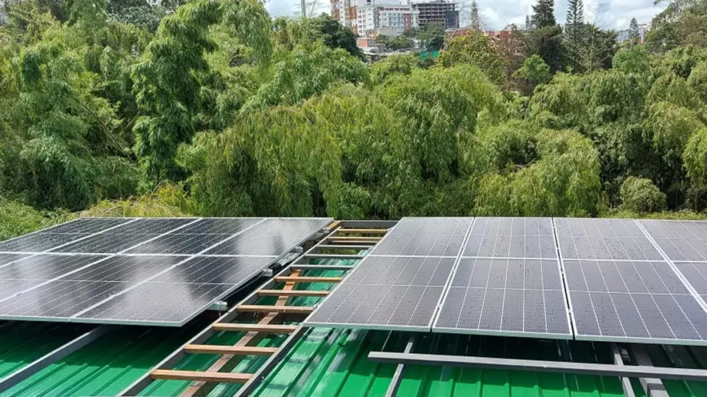 Planta solar en hotel, Armenia – 7.44kWp