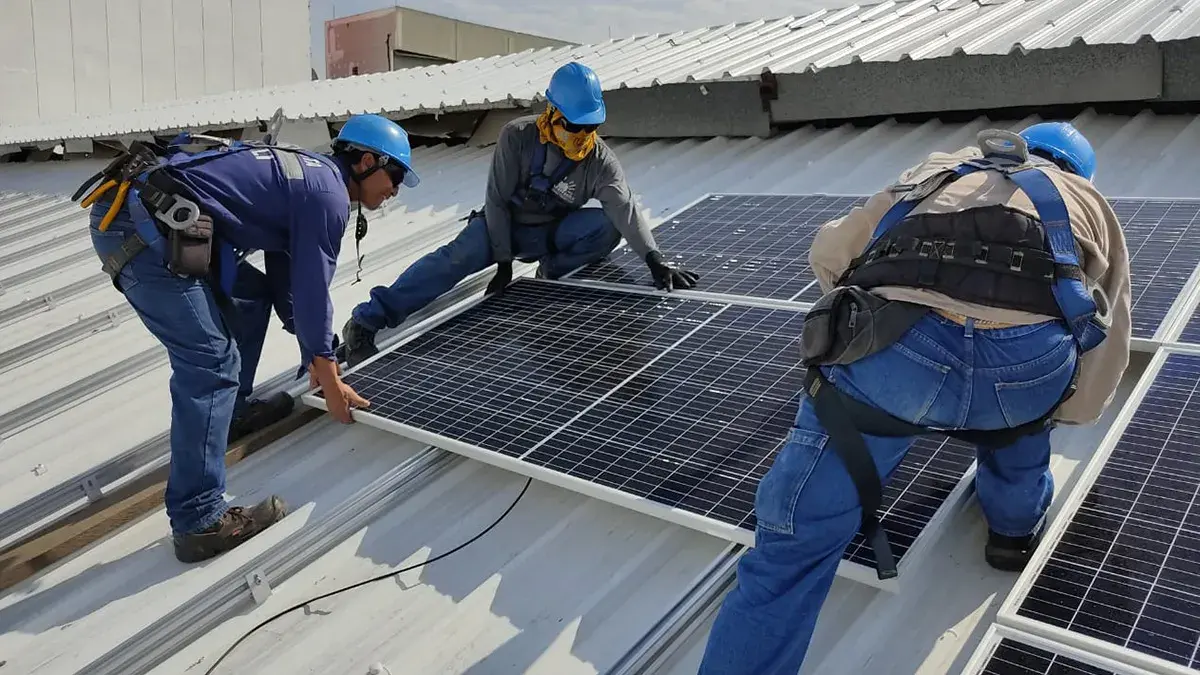 Supervisión de montaje e instalación de planta solar de 33.12kWp - Cali 6